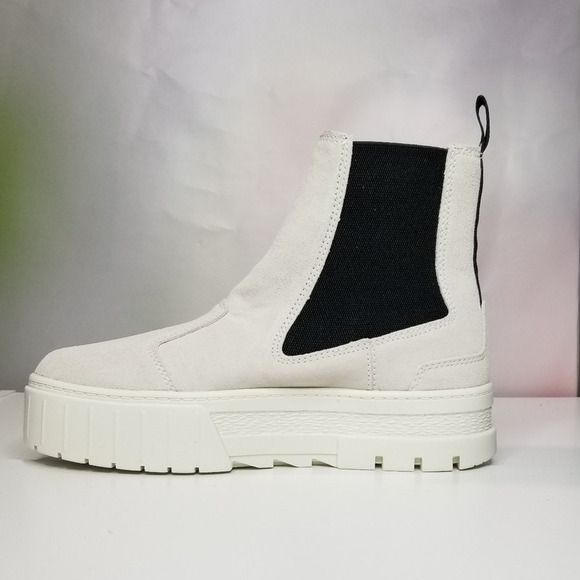 Puma  Women's Chelsea Suede Boots Sizes 7.5  Marshmallow NWT - Picture 3 of 9